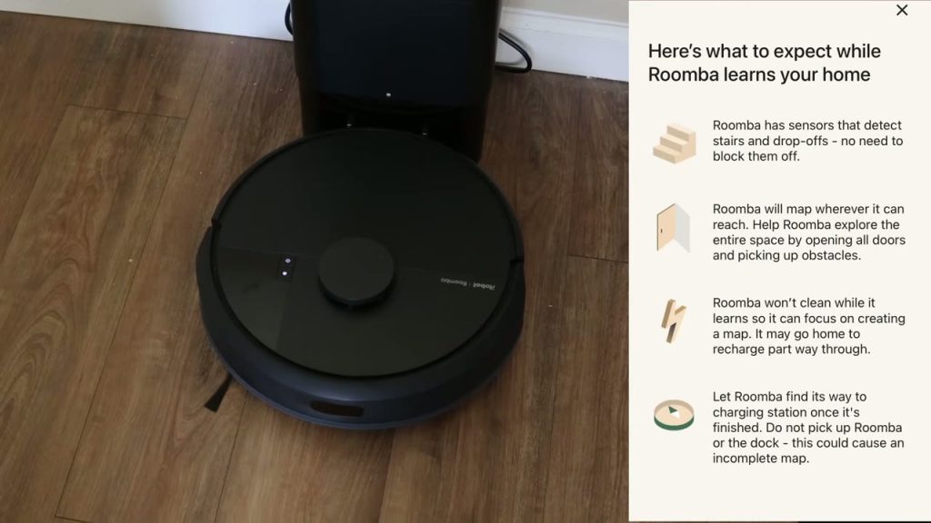 Roomba 105 Combo+ i sin AutoEmpty-station