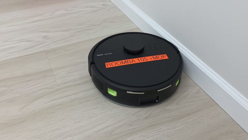 iRobot Roomba 105 Combo städar längs en golvlist