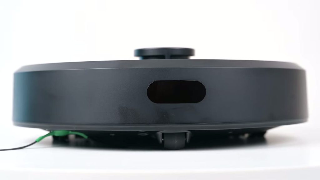 Roomba 405 Combo+ i profil, med en bygghöjd på drygt 10 cm