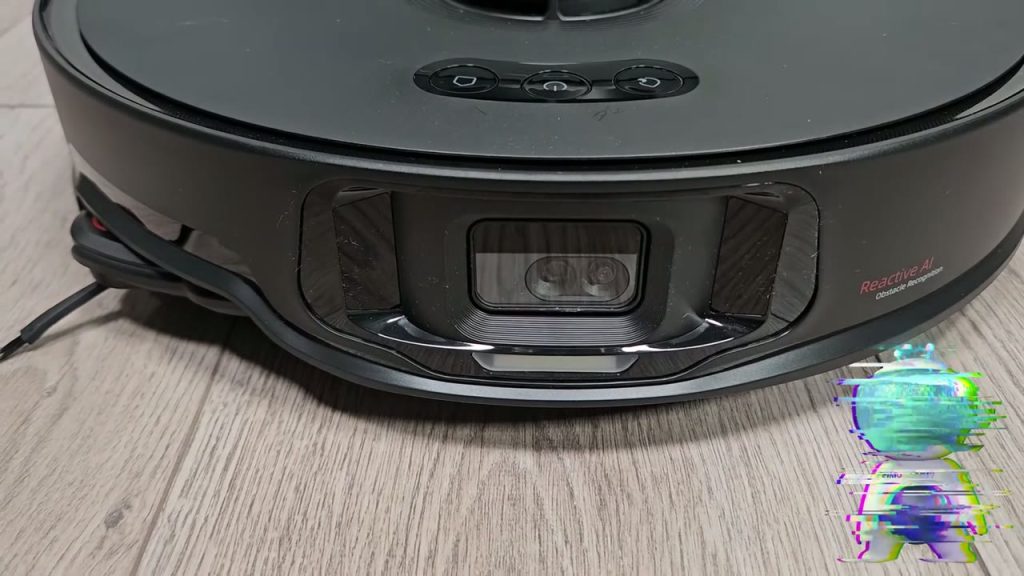 Kameran och sensorerna på fronten av Roborock S8 MaxV Ultra